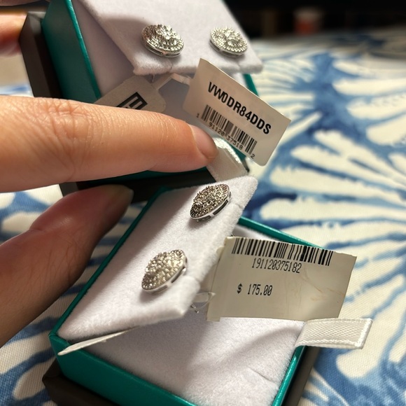 - .09 TCW Diamond & 925 sterling Silver stud earrings-EFFY ENY - Picture 16 of 17